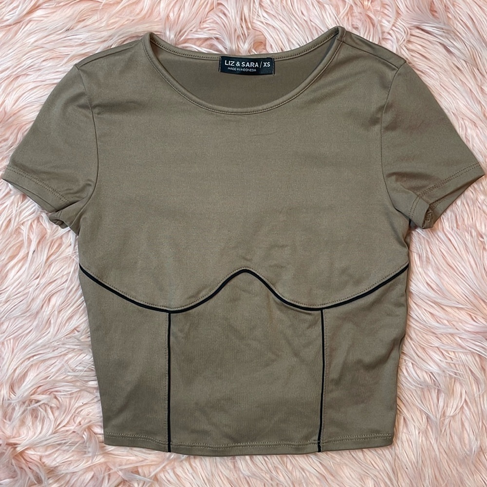 Liz & Sara Short Sleeve Crop Top Size XS‎